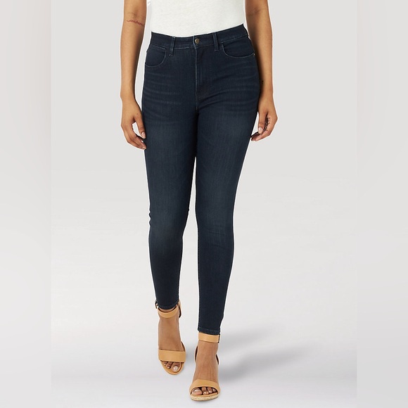 NWT Women’s Wrangler High Rise Unforgettable Skinny Jeans Size 24 - Picture 1 of 11